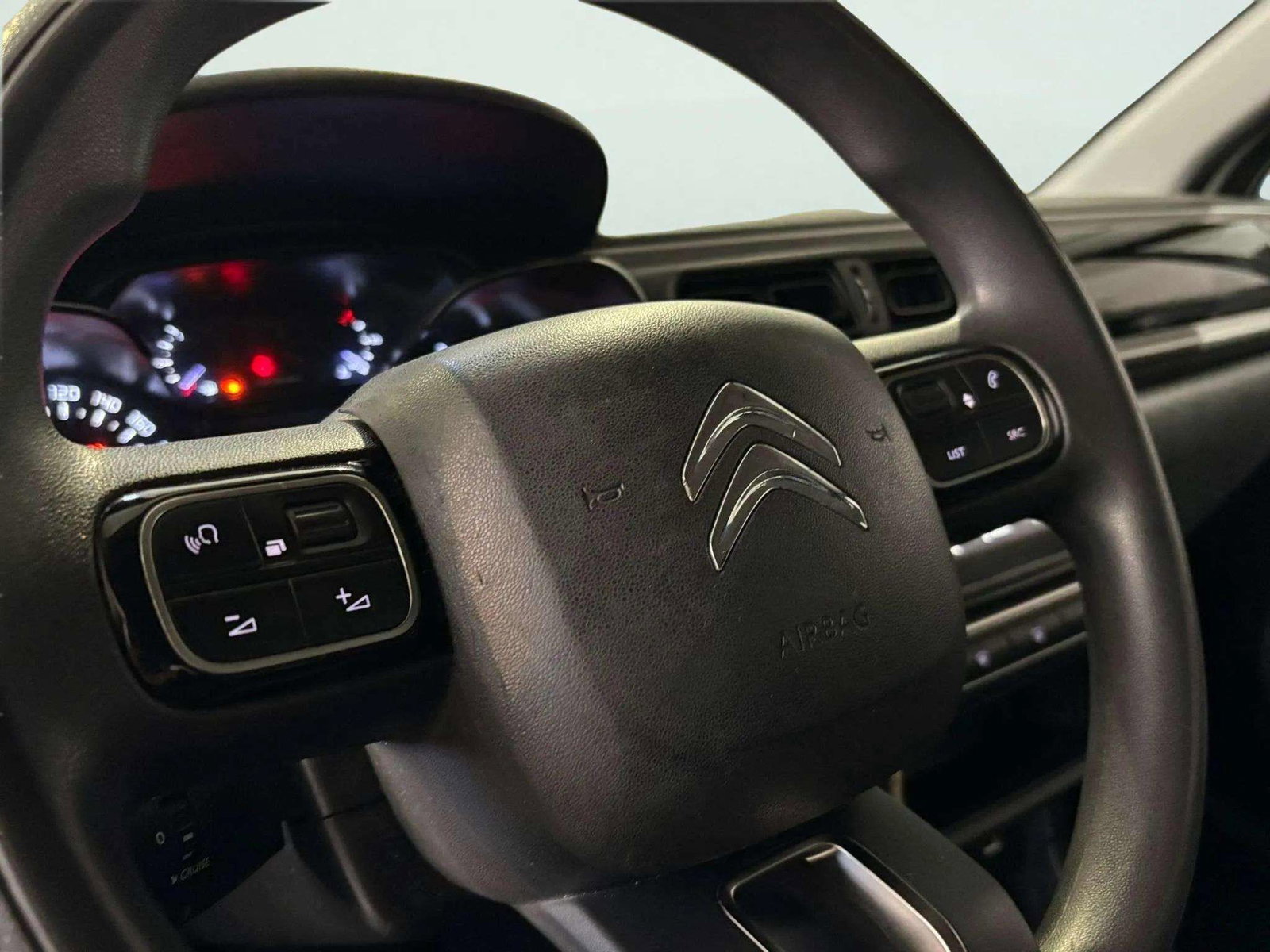 https://cdn-flexicar.caraffinity.it/public_appraisal_images_pro/images/stock/259711/YrSNm7cZMX__WhatsApp Image 2026-05-07 at 11.22.24.jpg